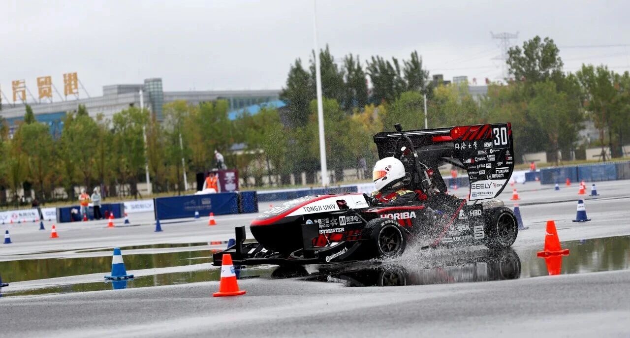 新葡京官网同济大学翼驰车队斩获中国大学生方程式大赛全国一等奖刷新大赛高速避障最快圈(图2)
